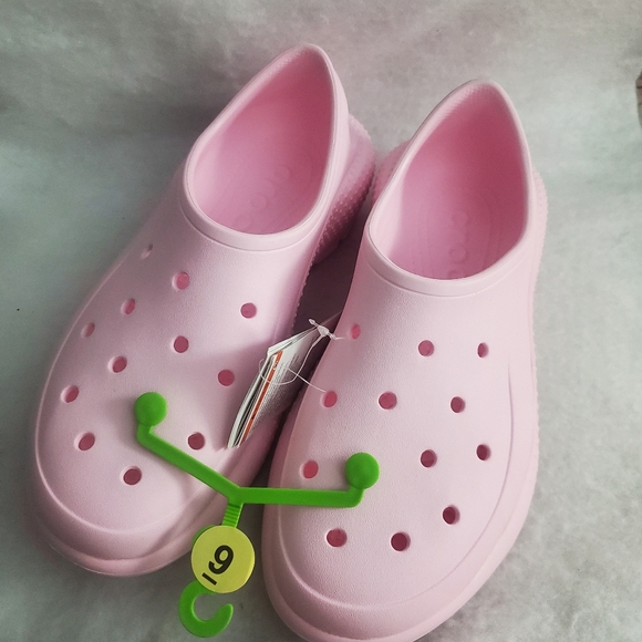 Crocs Classic Sneaker In Pink Milk - Picture 4 of 13